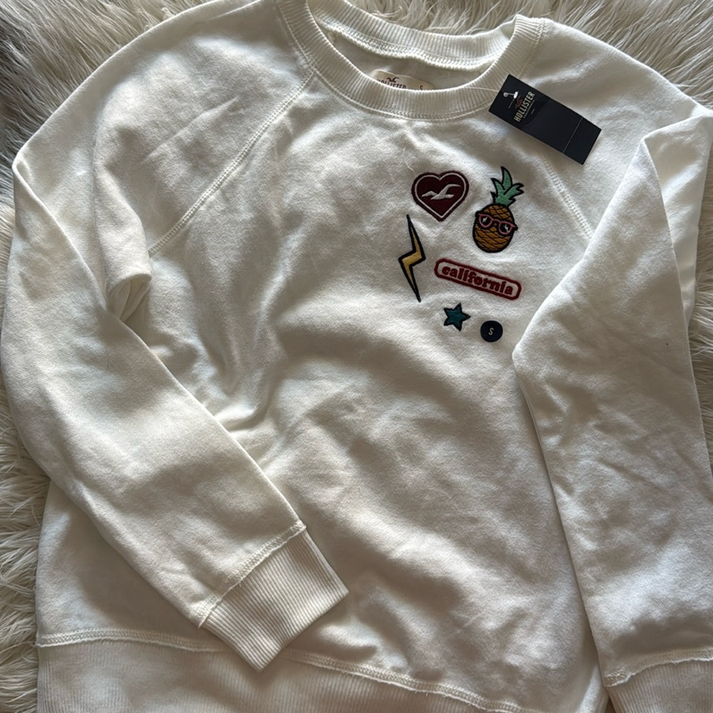 🍍HOLLISTER CREW NECK 🕊️